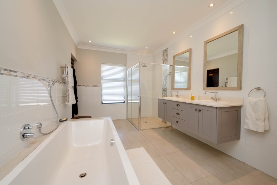4 Bedroom Property for Sale in The Hill Western Cape